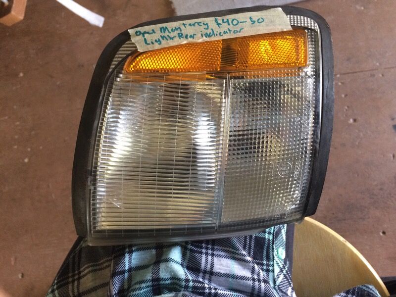 Opel Monterey rear light indicator