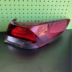 18 19 HYUNDAI SONATA REAR RIGHT SIDE TAILLIGHT OEM 92402C2500