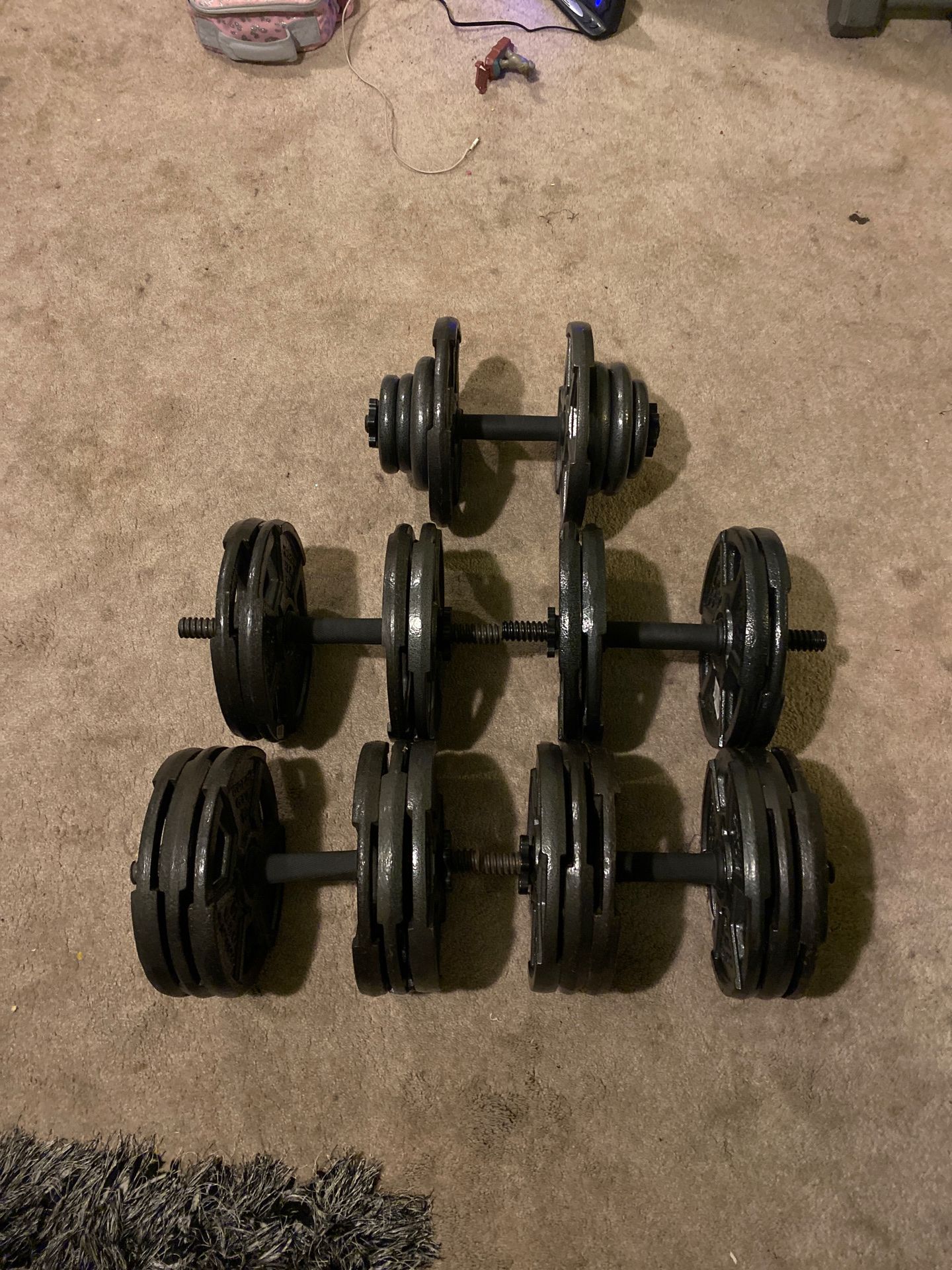 10lbs weight plates. In dumbbells Pair of 60s. Pair of 40s. And single 50.