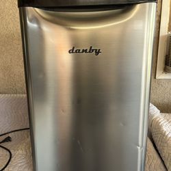 Danby 2.6 Cu. Ft. Mini Fridge 