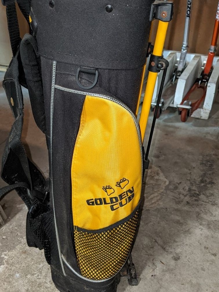 Golden Cub Youth age 5-9 /Kids Black/Yellow Golf Bag 2 Pockets 3 Way Divider Stand.