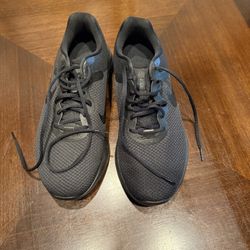 Nike Revolution Size 9.5 Women