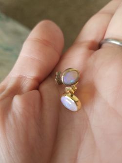 Real opal earrings. .925 gold plated.