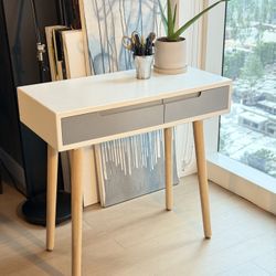 Free White Laminate Wood Vanity Table 