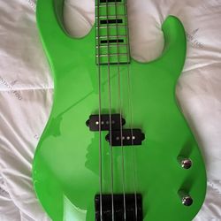 Dean Custom Zone Bass Nuclear Green 