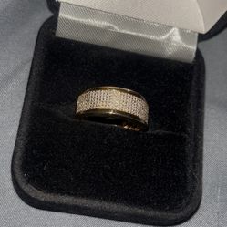 💍 10K Gold & Diamond Ring 