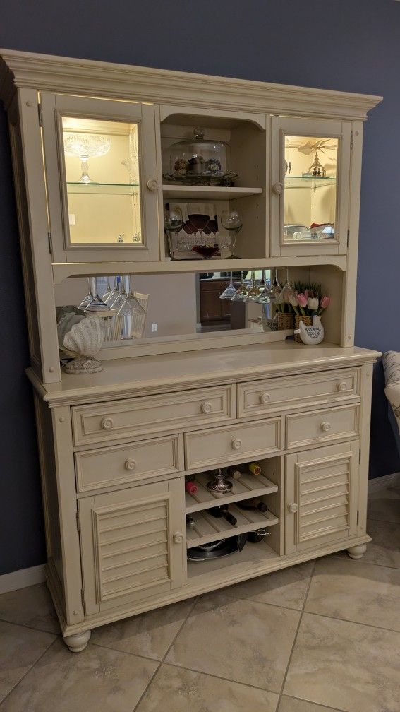Hutch and Buffet
