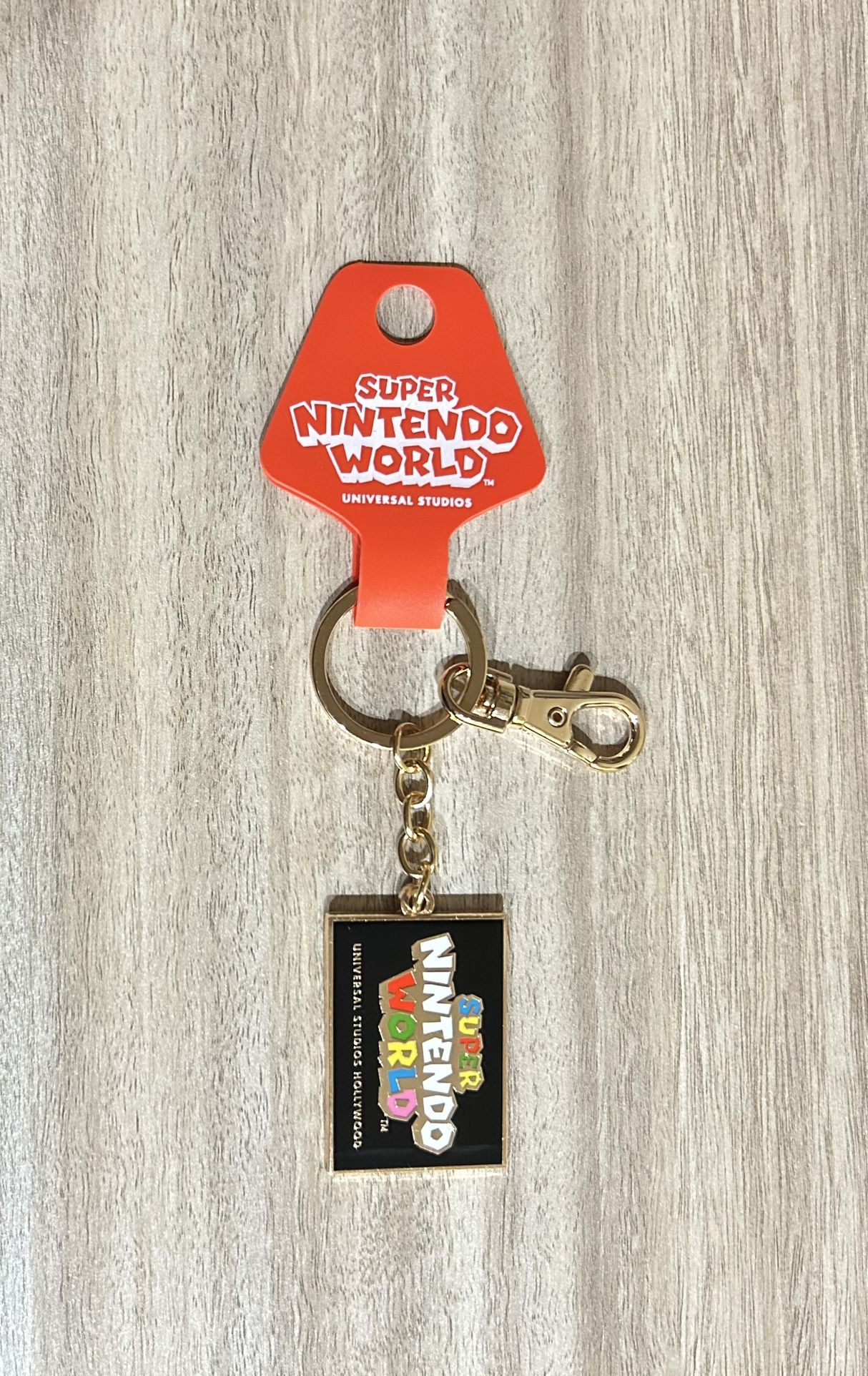 New Universal Studios Keychain Super Nintendo World Hollywood Black Gold