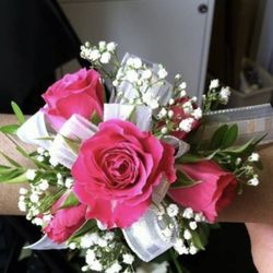 Botonier Y Pulseras Florales Para Graduaciones 