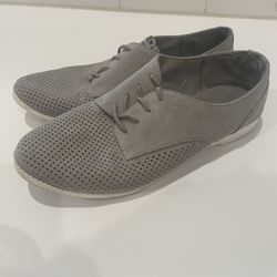 Kelly & Katie Gray Business Casual Flat Shoe, Size 6.5