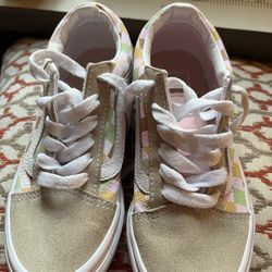 Tenis Para Niña Size 13.5. $15