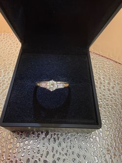 18 karat white gold with 0.70 ctw natural diamonds