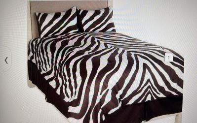 Issac Mizrahi New comforter AND Backrest in brown and white