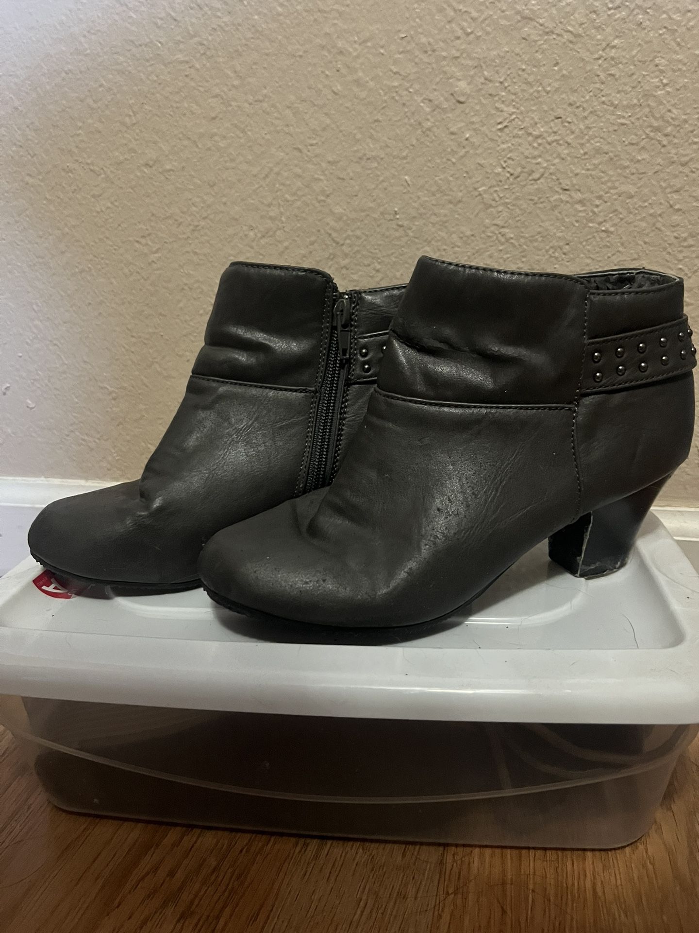 Women’s Ankle Boot Gray 6.5