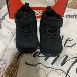 Nike Court Borough Mid