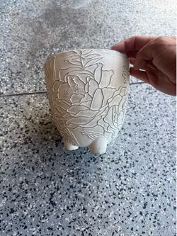 Small ceramic plant pot
