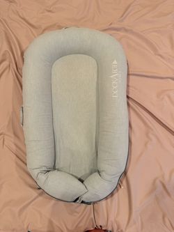 Dock a Tot Deluxe with toy arch