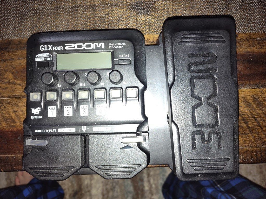 Zoom G1X Four