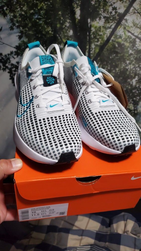 Nike RUNNING SHOES SZ 10