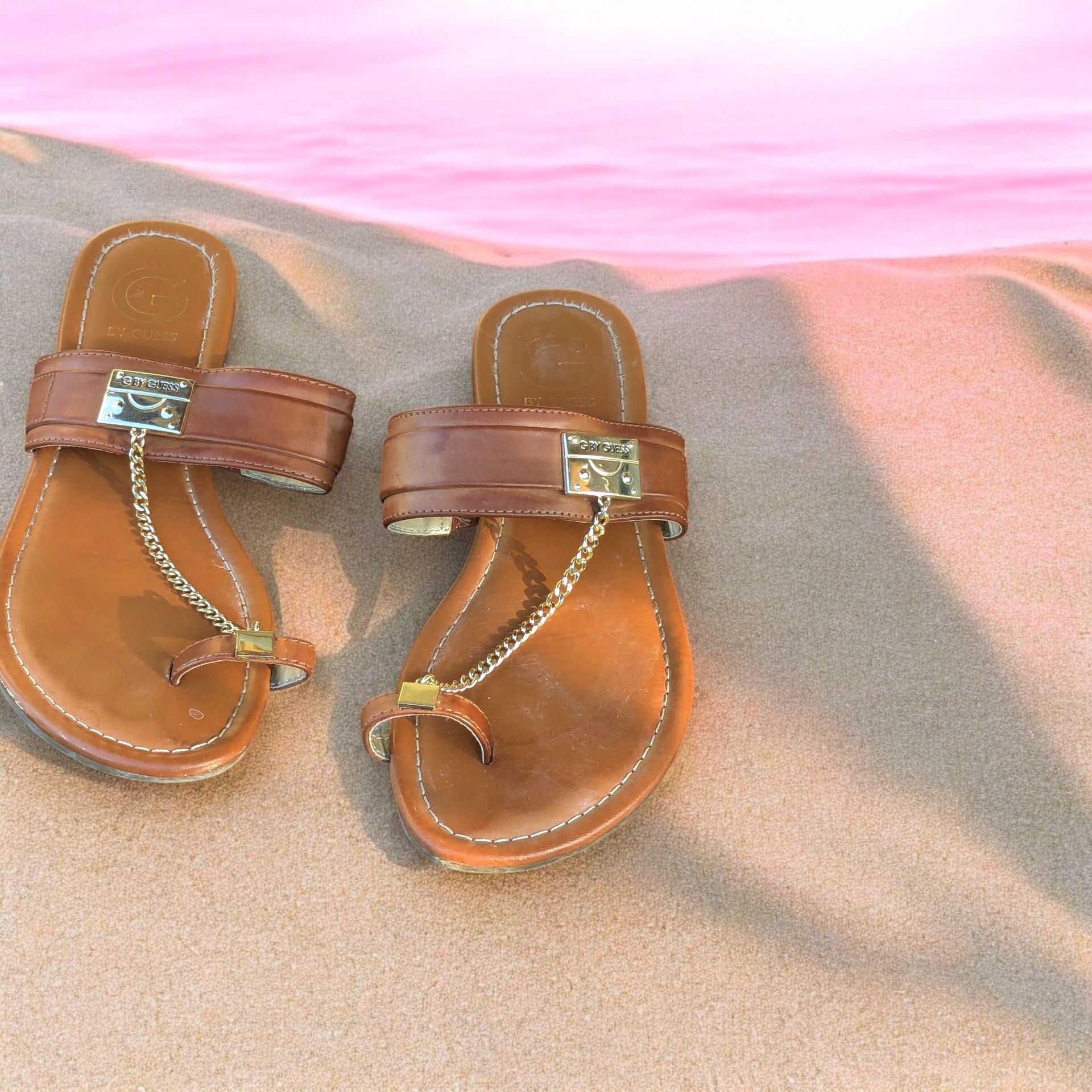 Brown Leather Guess toe ring Sandals with Gold Chain