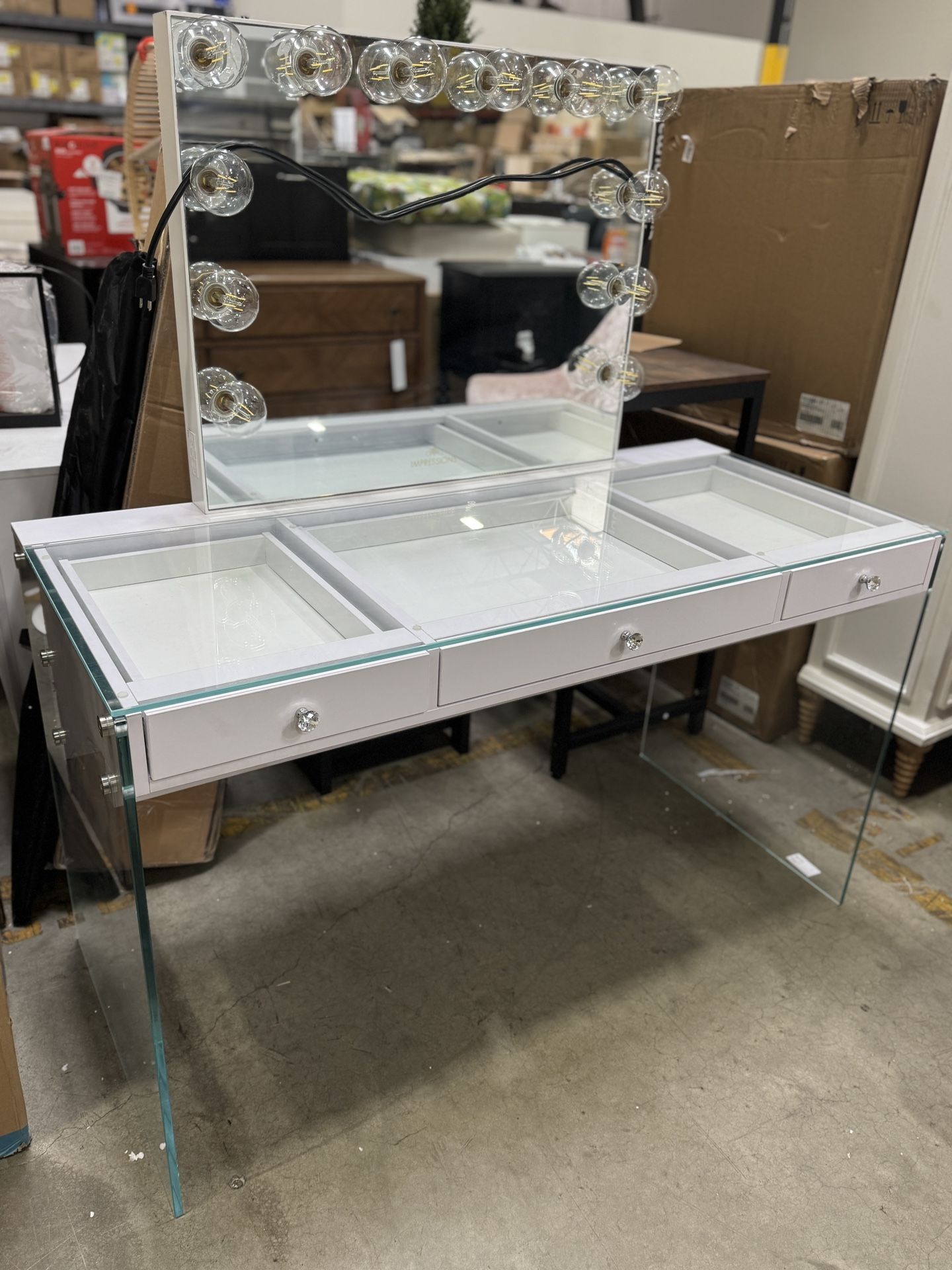 52” Beverly Hollywood Star Led Make Up Vanity :$350