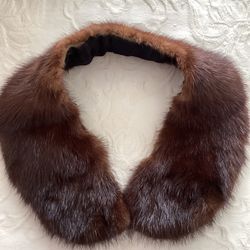 Genuine, brown 25” mink collar with closure (removed from jacket) great condition – see photos!