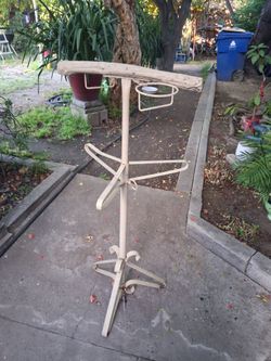 BIRD STAND $25 PICK UP IN SUN VALLEY