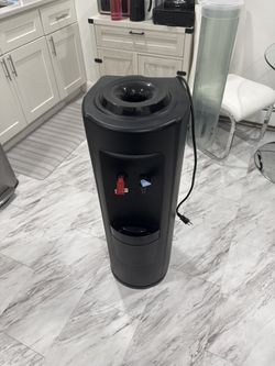 Water Dispenser With Cup Holder 