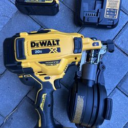 DEWALT 20V MAX Lithium-Ion 15-Degree Electric Cordless Roofing Nailer 