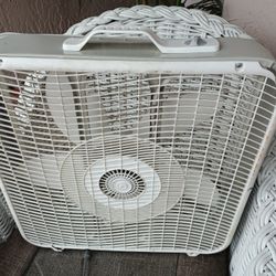 Fan 3 Speeds Works Great Lotta Air