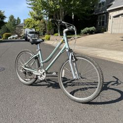 Giant Women’s Hybrid Bike