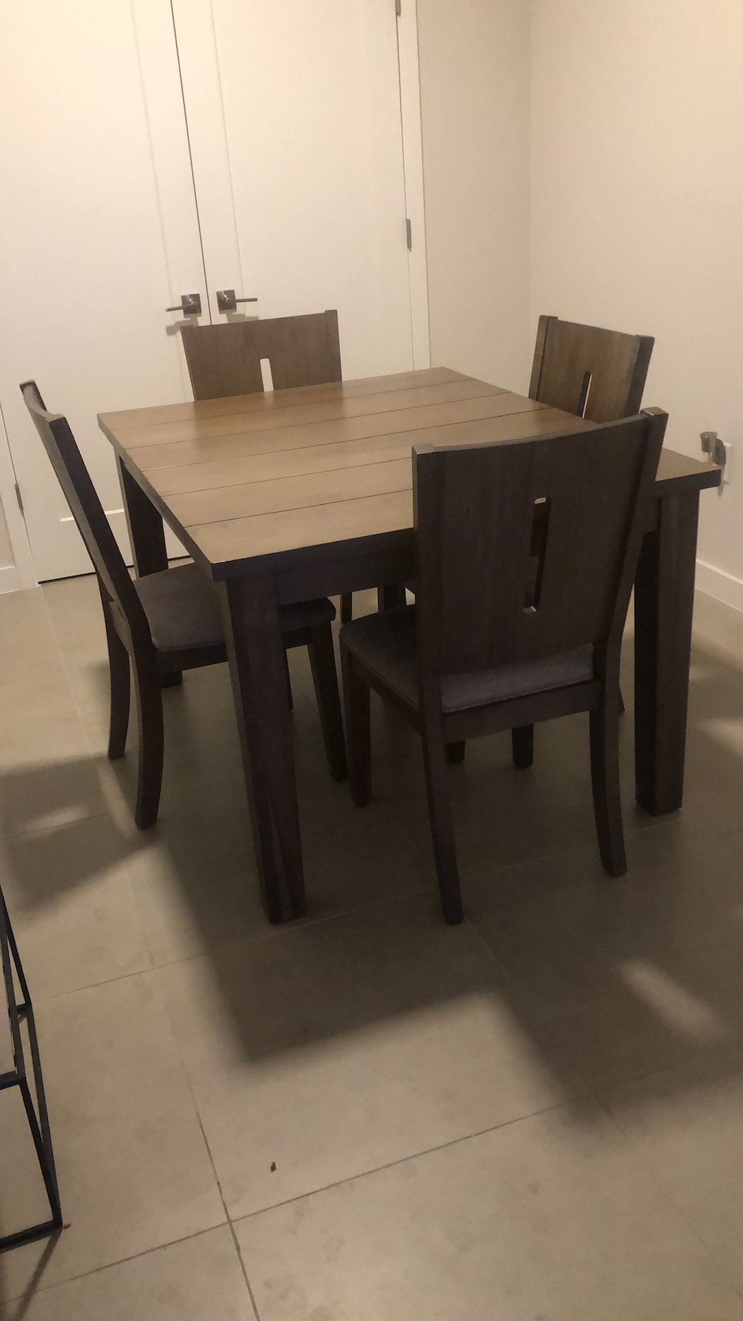 Dining Table and Chairs Set - 4 Chairs - Extendable