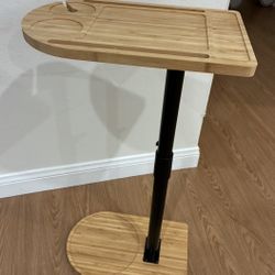 Side table with adjustable height 