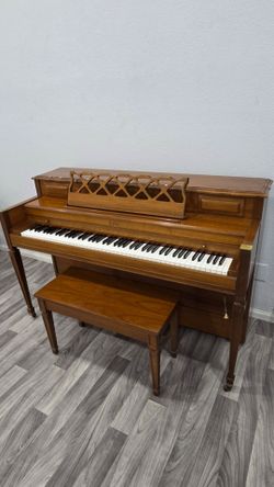 🚚 Free Piano – Delivery Only