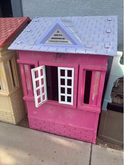 Kids outdoor play houses and play kitchen