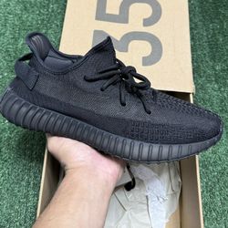 DS Adidas Yeezy 350 Onyx size 10.5