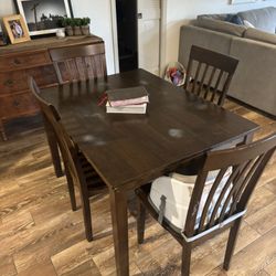 Dining Table And 4 Chairs 