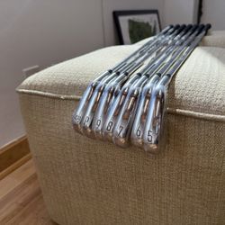 Titleist 2023 T200 Irons Stiff 5-PW, GW