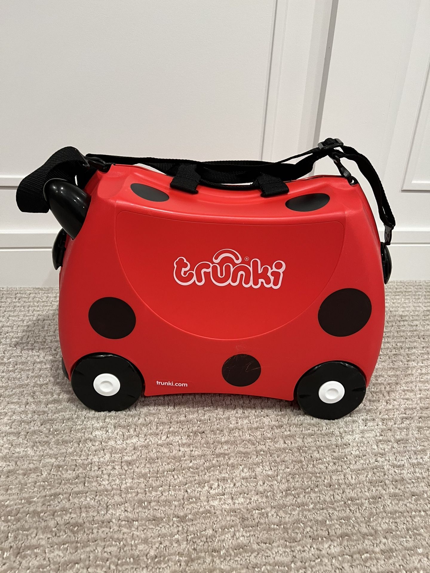 KIDS RIDE ON SUITCASE LIKE NEW