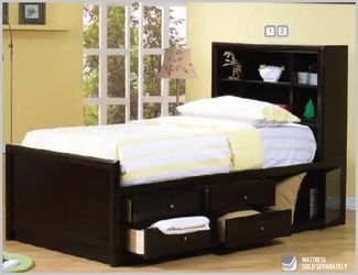Queen size w/dresser and night stand