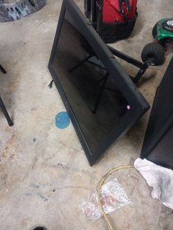 35 Inc TV W Wall Mounted
