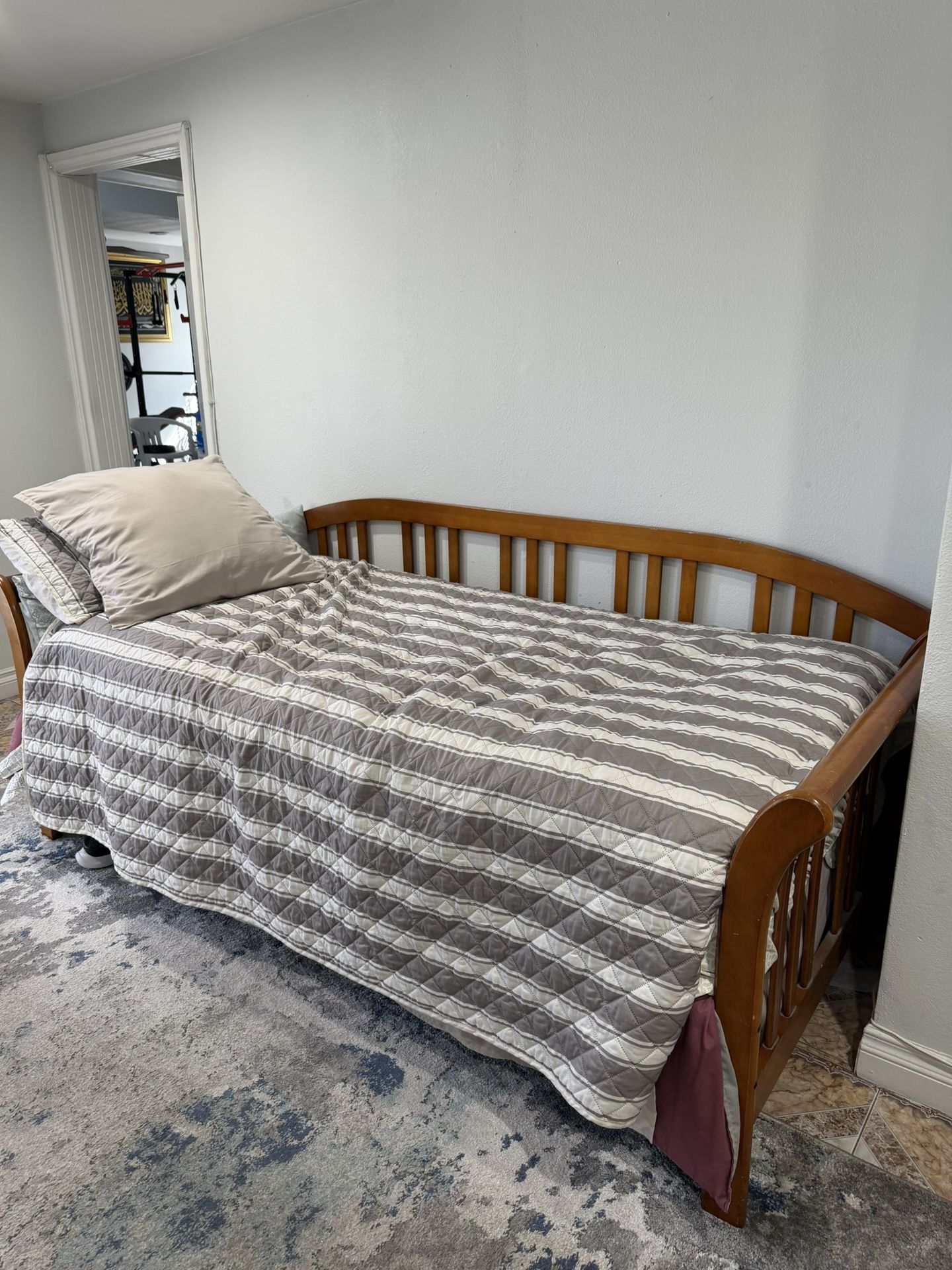 Day Bed With Mattress (Twin)