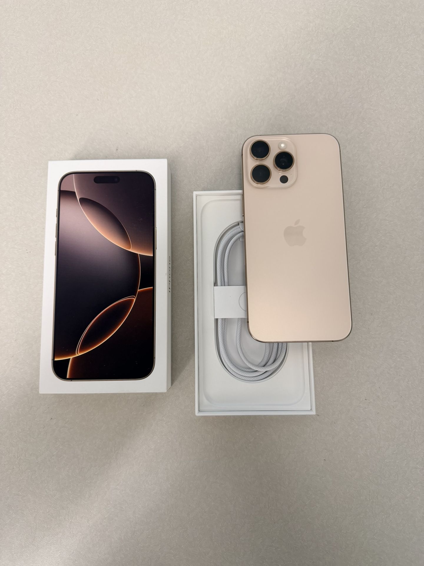 Pristine iPhone 16 Pro Max 256gb  Unlock for All Carriers in Palatine/Glenview with Box/Cable  $950