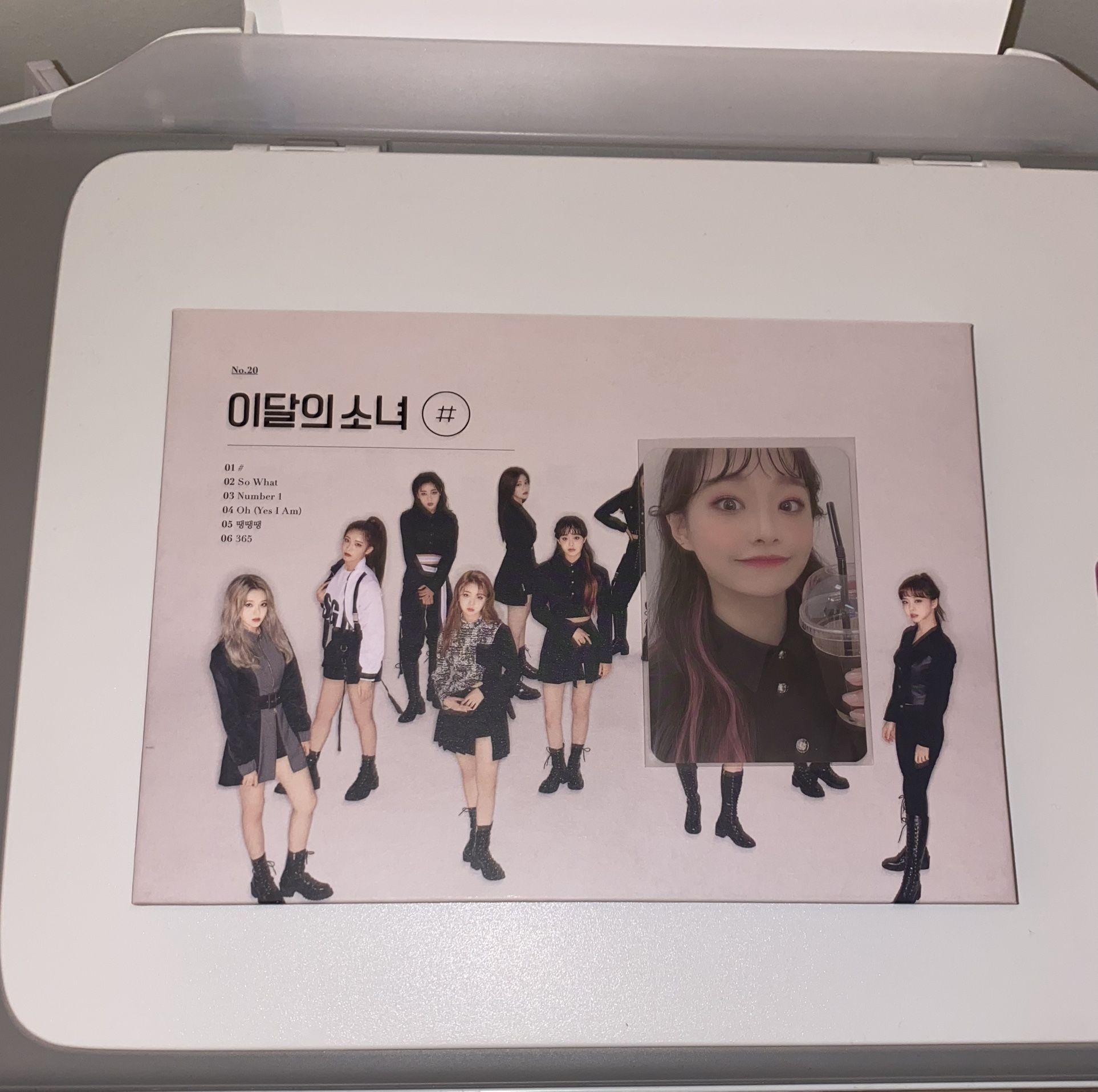 Loona # Limited ver B Album + Iced Coffee Chuu pc