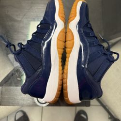 Jordan 11 Low Midnight Navy 