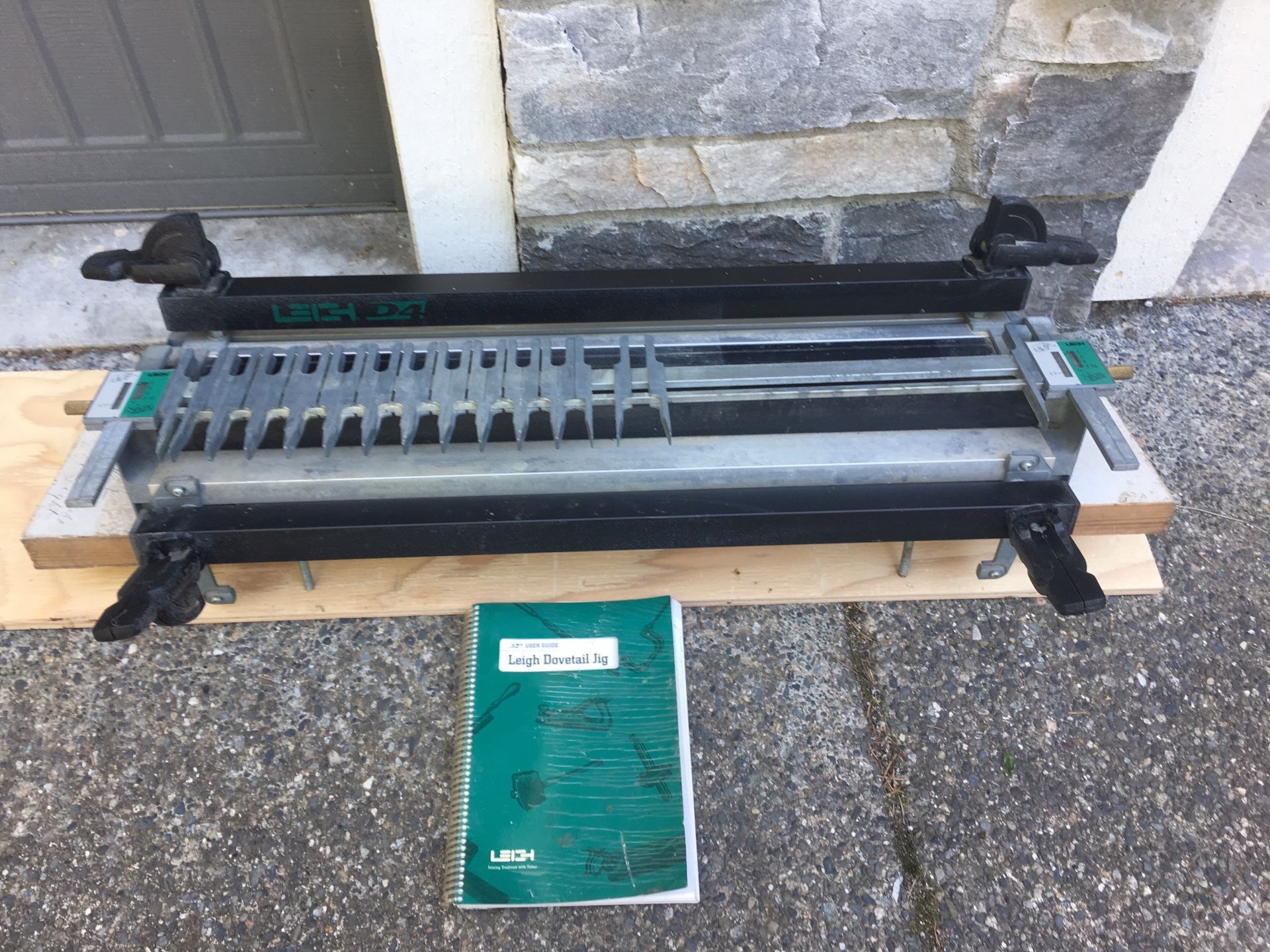 Leigh D4 Dovetail Jig for Sale in Carnation, WA OfferUp