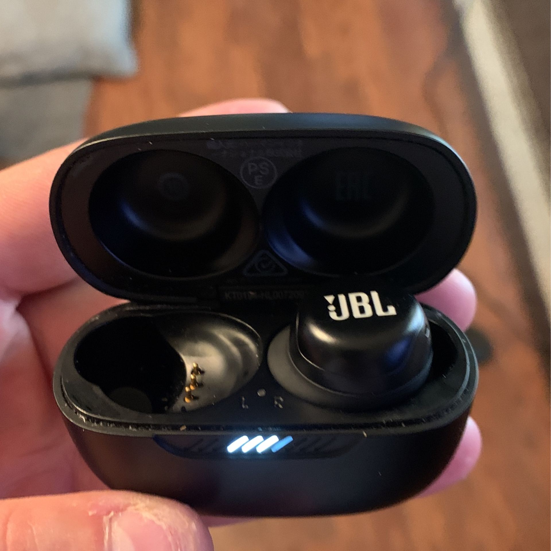 JBL LIVE FREE WIRELESS EARBUD