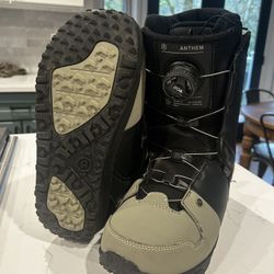 Womens 7 snowboarding boots Ride Anthems