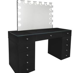 Brand New Naomi Impressions Vanity Set