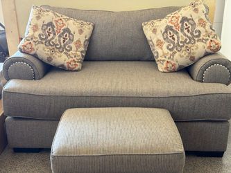 Love seat with ottoman & 2 accent pillows